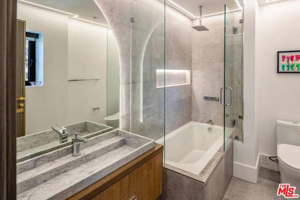 4965 Avenida Oriente, Tarzana, California 91356 home-pic-19